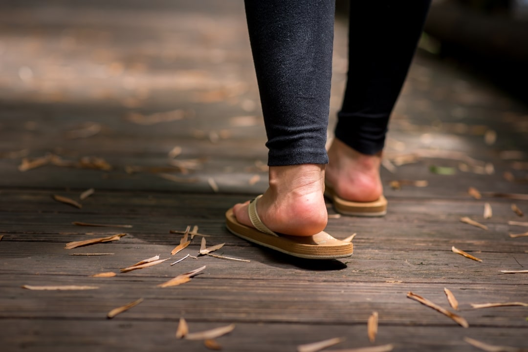 flip flops for heel pain