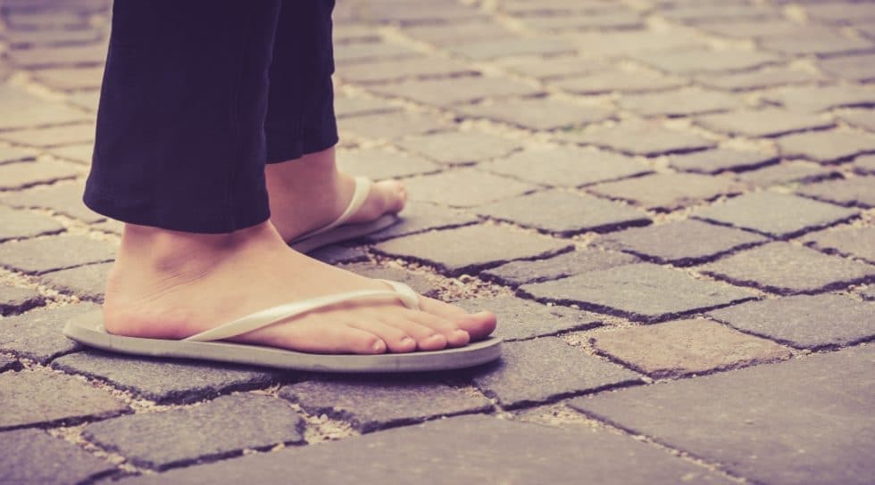 Can Flip Flops and Bare Feet Cause Heel Pain? | Comprehensive Foot Centers
